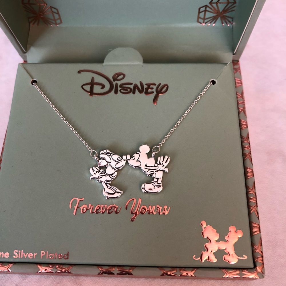 Mickey and Minnie Disney necklace - Picture 1 of 2